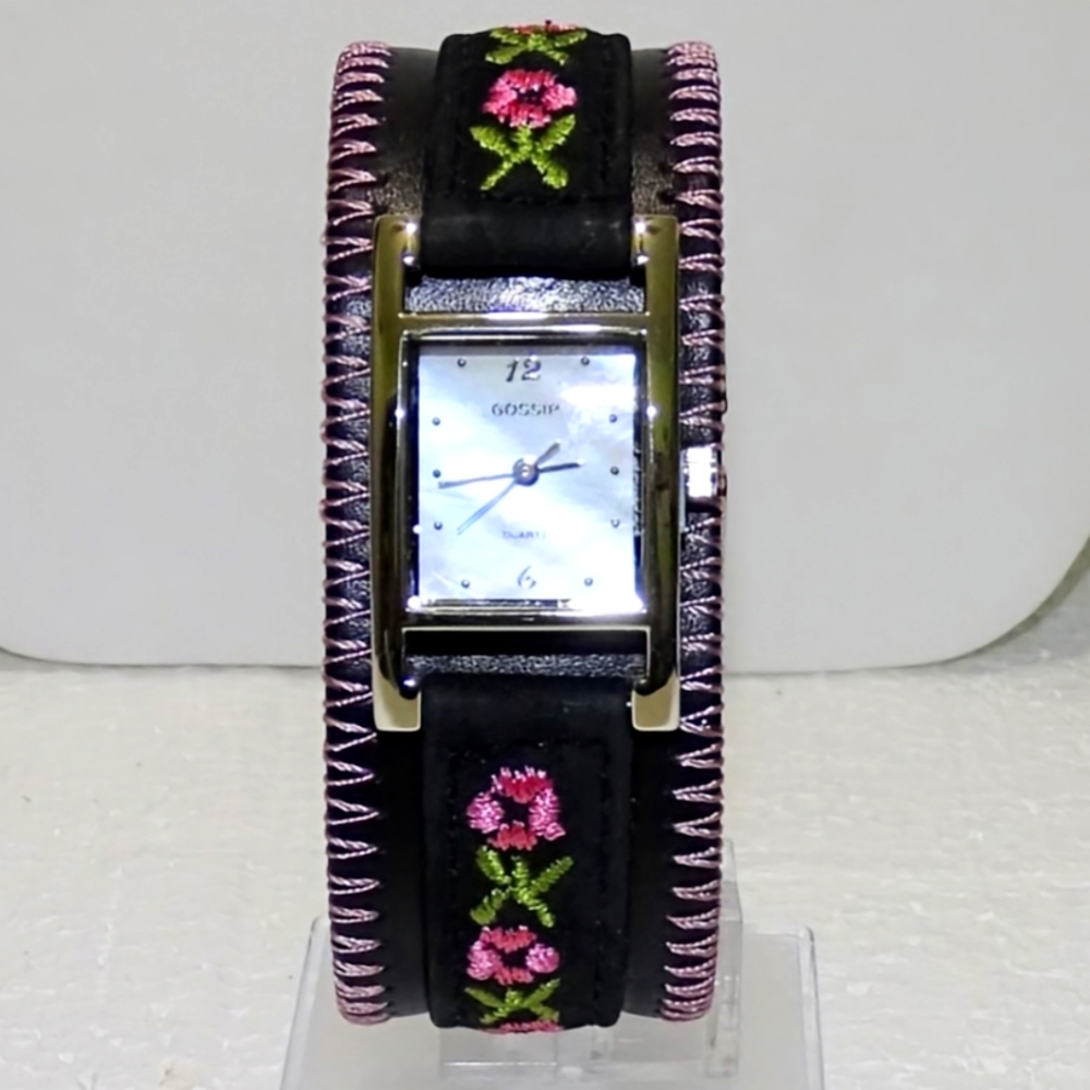 NWOT Embroidery floral watch